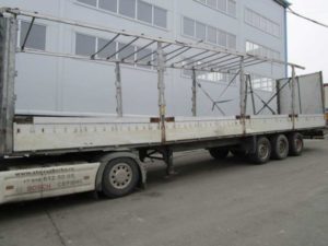V Razborochnyj Tseh Postupil Polupritsep Schmitz Cargobull SPR 24 2 2008g 300x225