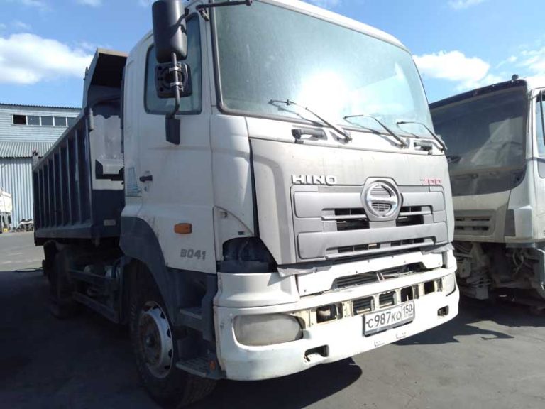 В разборке Hino 700, 2012 г.
