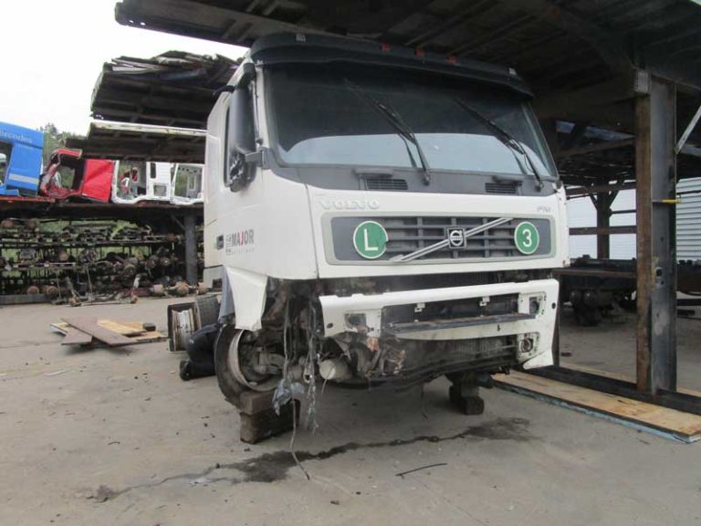 В разборке Volvo FM9 2008 г.