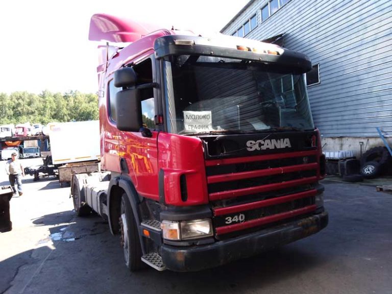 В разборке Scania P114 2006г. Цвет красный