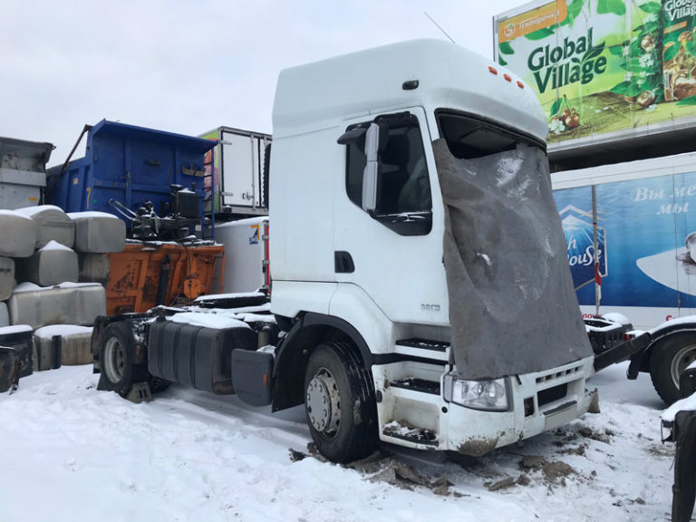 В разборке Renault Premium 380.19T