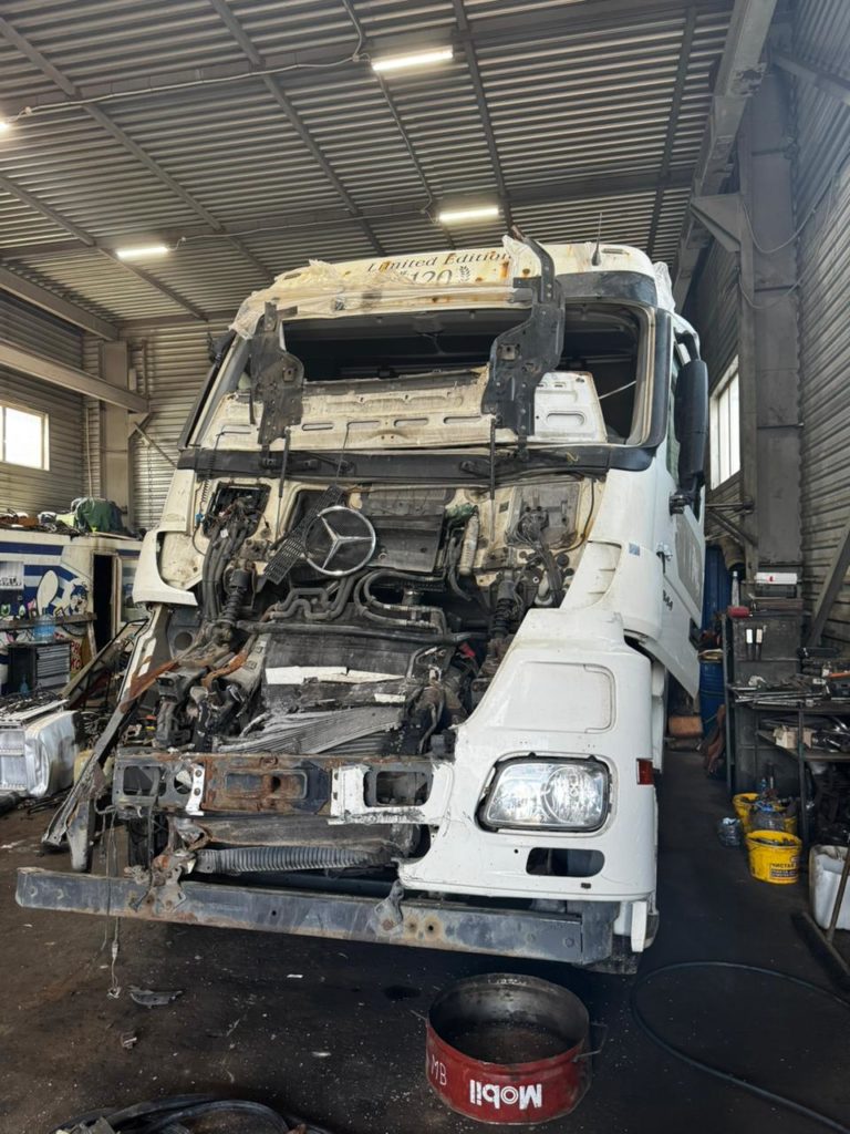 В разборке MERCEDES-BENZ ACTROS 1844