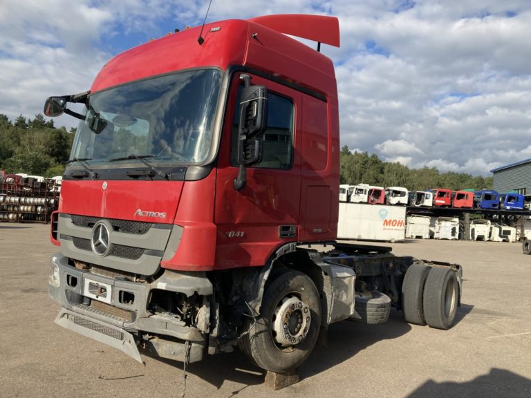 В разборке Mercedes-Benz Actros 1841 LS