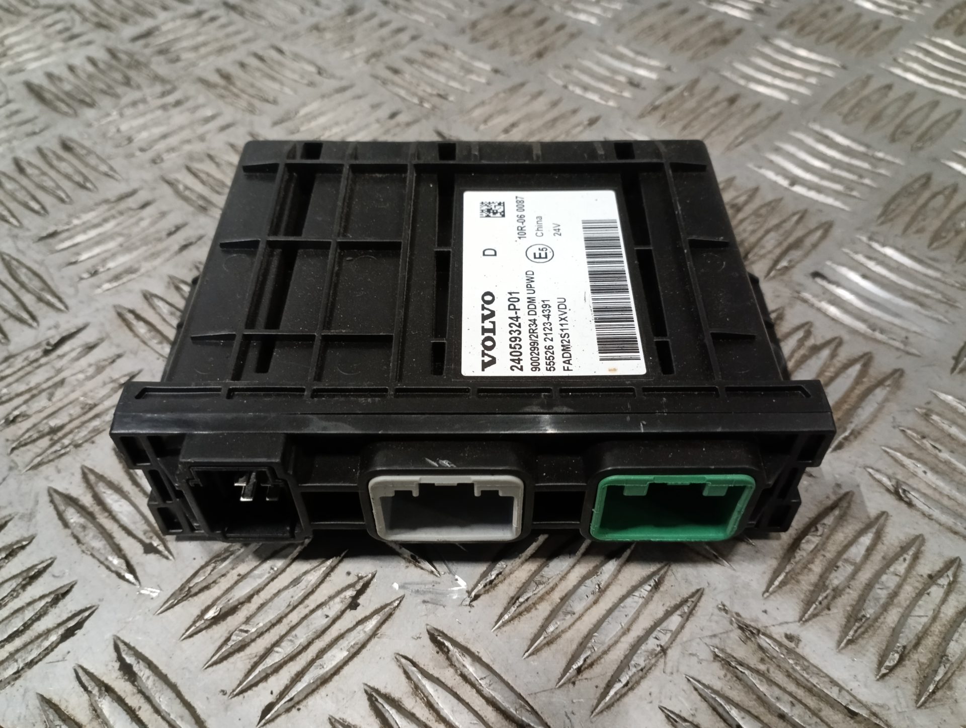 Блок управления левой дверью Volvo 227012528072