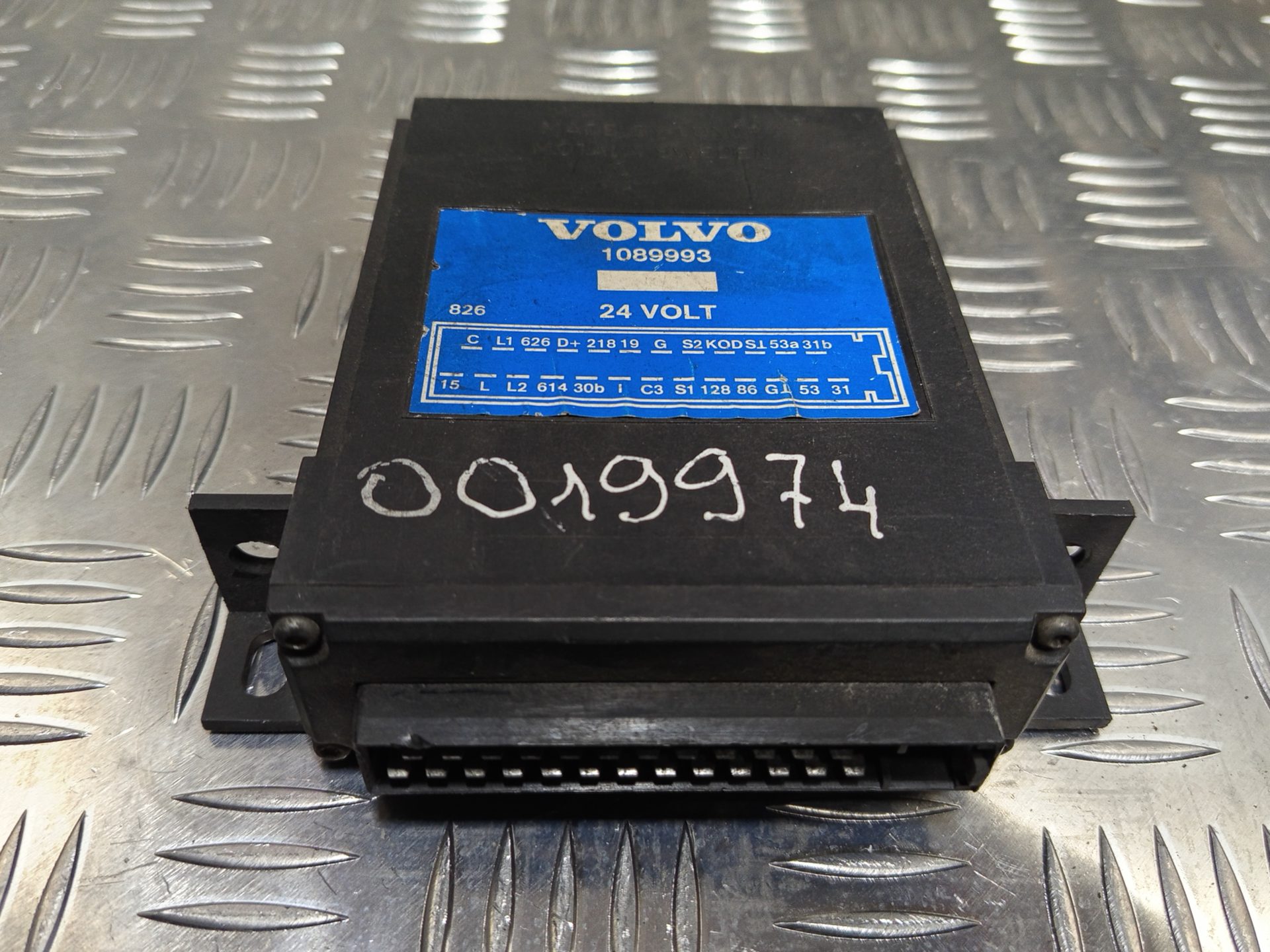 Блок управления Volvo 011-0019974 электрооборудованием — фото 1